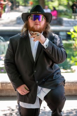 Keywords: gardens;cars;reflections