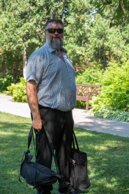 Keywords: gardens;cars;reflections